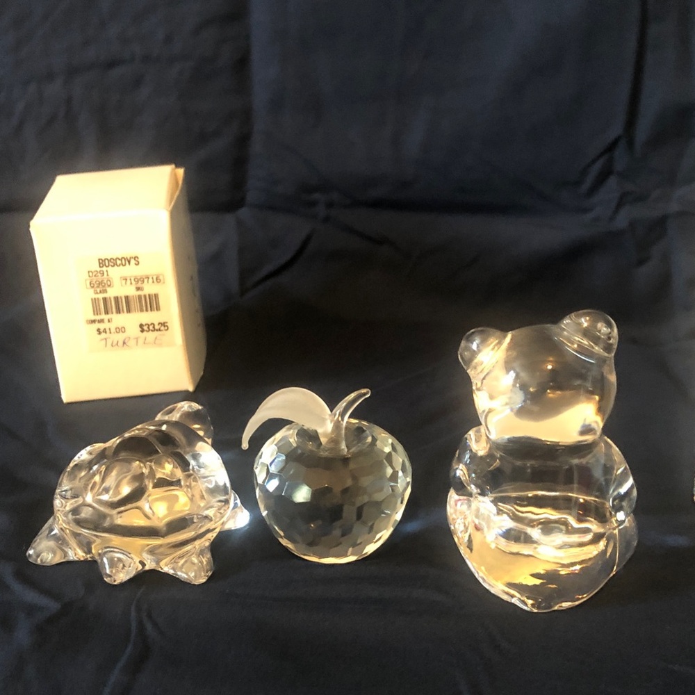 Lead crystal 4” Turtle, 2” apple & 4.5” Bear all in excellent condition - Picture 12 of 15